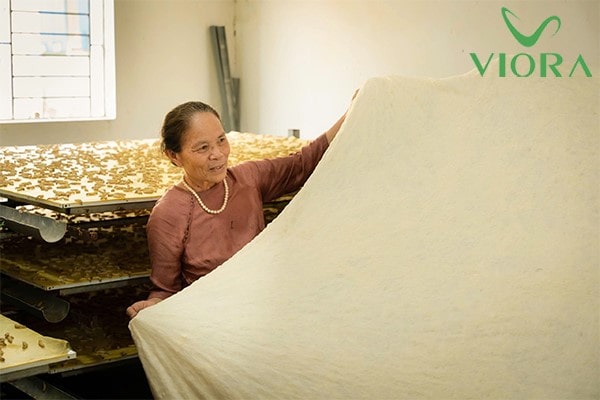 Nghệ nhân Phan Thị Thuận - Người “thổi hồn” vào tơ lụa Việt Nam 3 Nghệ nhân Phan Thị Thuận - Người “thổi hồn” vào tơ lụa Việt Nam 2