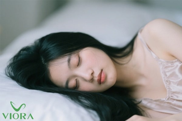 Cách để tóc không bết khi ngủ, mẹo đơn giản ai cũng làm được 2 Cách để tóc không bết khi ngủ, mẹo đơn giản ai cũng làm được 1