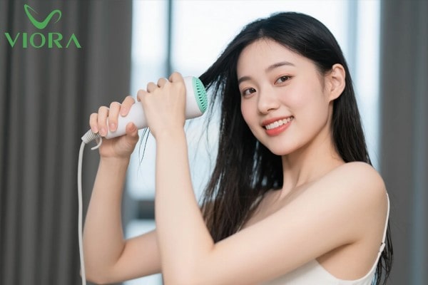 Cách làm khô tóc đúng cách để chắc khỏe hơn mỗi ngày