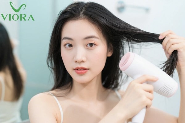 Cách làm khô tóc đúng cách để chắc khỏe hơn mỗi ngày 3