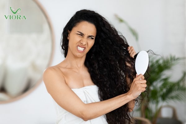 Dầu gội nào dùng cho tóc khô xơ? Điểm danh 05 dầu gội giúp dưỡng tóc mềm mượt 2 Dầu gội nào dùng cho tóc khô xơ? Điểm danh 05 dầu gội giúp dưỡng tóc mềm mượt 1