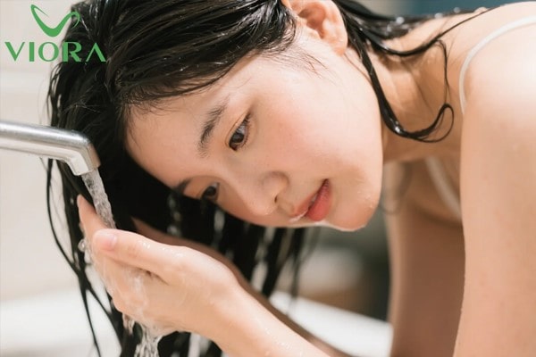 Cách gội đầu để tóc lâu bết, giúp mái tóc sạch khỏe dài lâu 3 Cách gội đầu để tóc lâu bết, giúp mái tóc sạch khỏe dài lâu 3