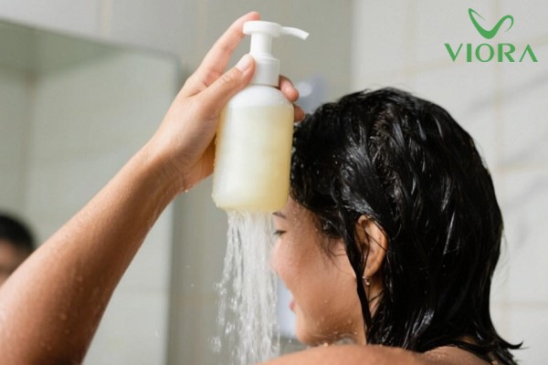 Cách gội đầu không bị rụng tóc hiệu quả mà ai cũng áp dụng được 3 Cách gội đầu không bị rụng tóc hiệu quả mà ai cũng áp dụng được 2