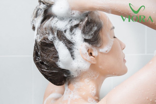 Chọn dầu gội làm sạch tóc, da đầu thế nào cho phù hợp? 3
