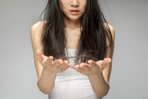 Trị rụng tóc sau sinh hiệu quả: Cách nào thực sự giúp tóc mọc lại? 2