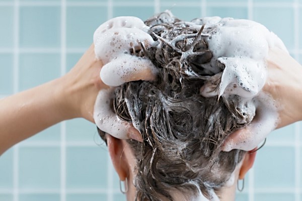 Bị Rụng Tóc Khi Gội Đầu: Nguyên Nhân và Cách Giải Quyết Hiệu Quả 16 Bị Rụng Tóc Khi Gội Đầu: Nguyên Nhân và Cách Giải Quyết Hiệu Quả
