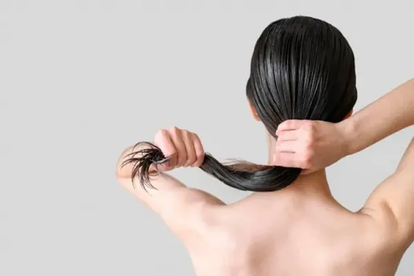 Cách Chăm Sóc Tóc Bị Khô Xơ - Hướng Dẫn Từ A Đến Z 3 Cách Chăm Sóc Tóc Bị Khô Xơ - Hướng Dẫn Từ A Đến Z 3
