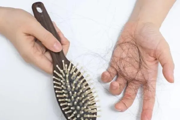 Tóc rụng 30 sợi một ngày có đáng lo ngại? Nguyên nhân và cách khắc phục 3